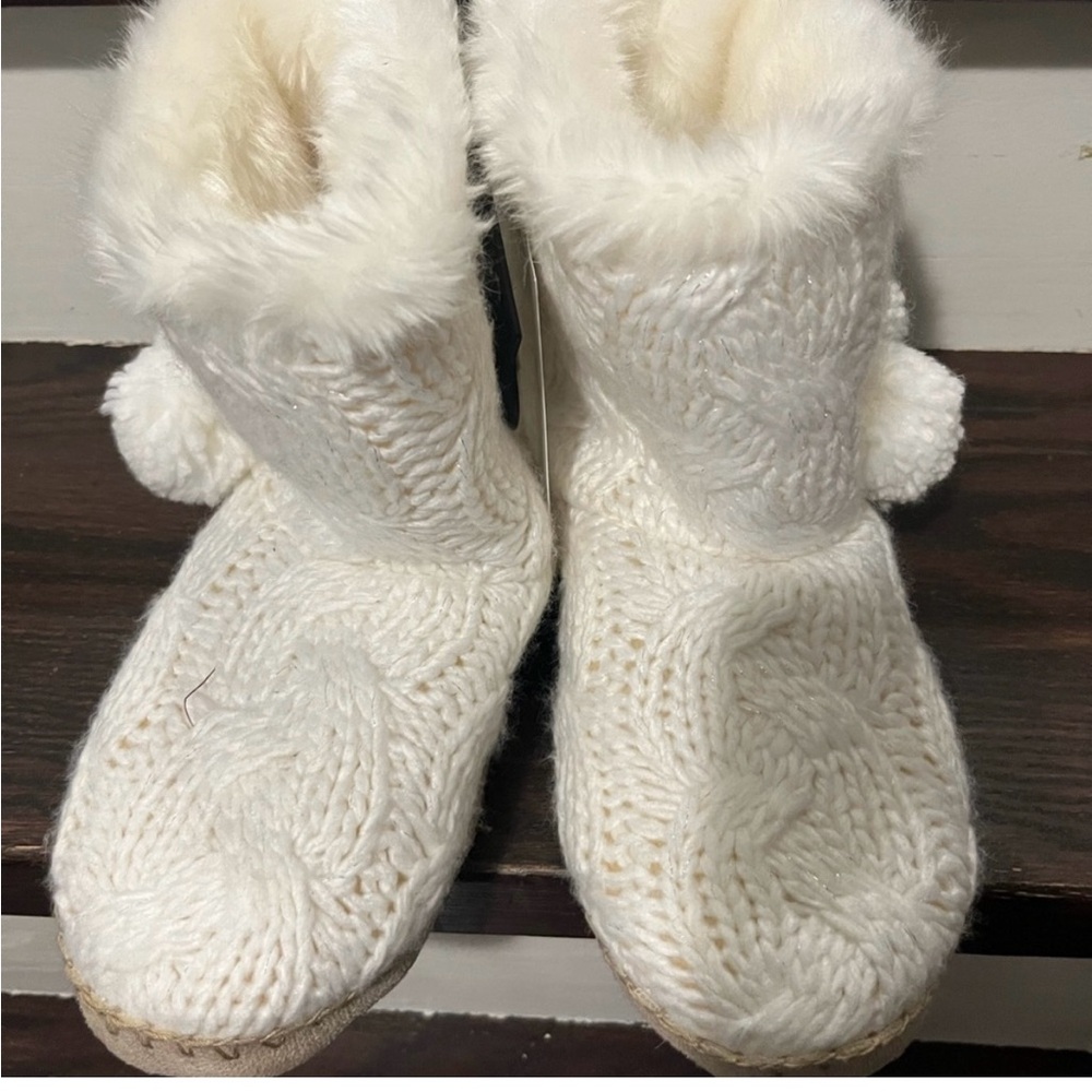 Cozy White Knit Slipper Boots